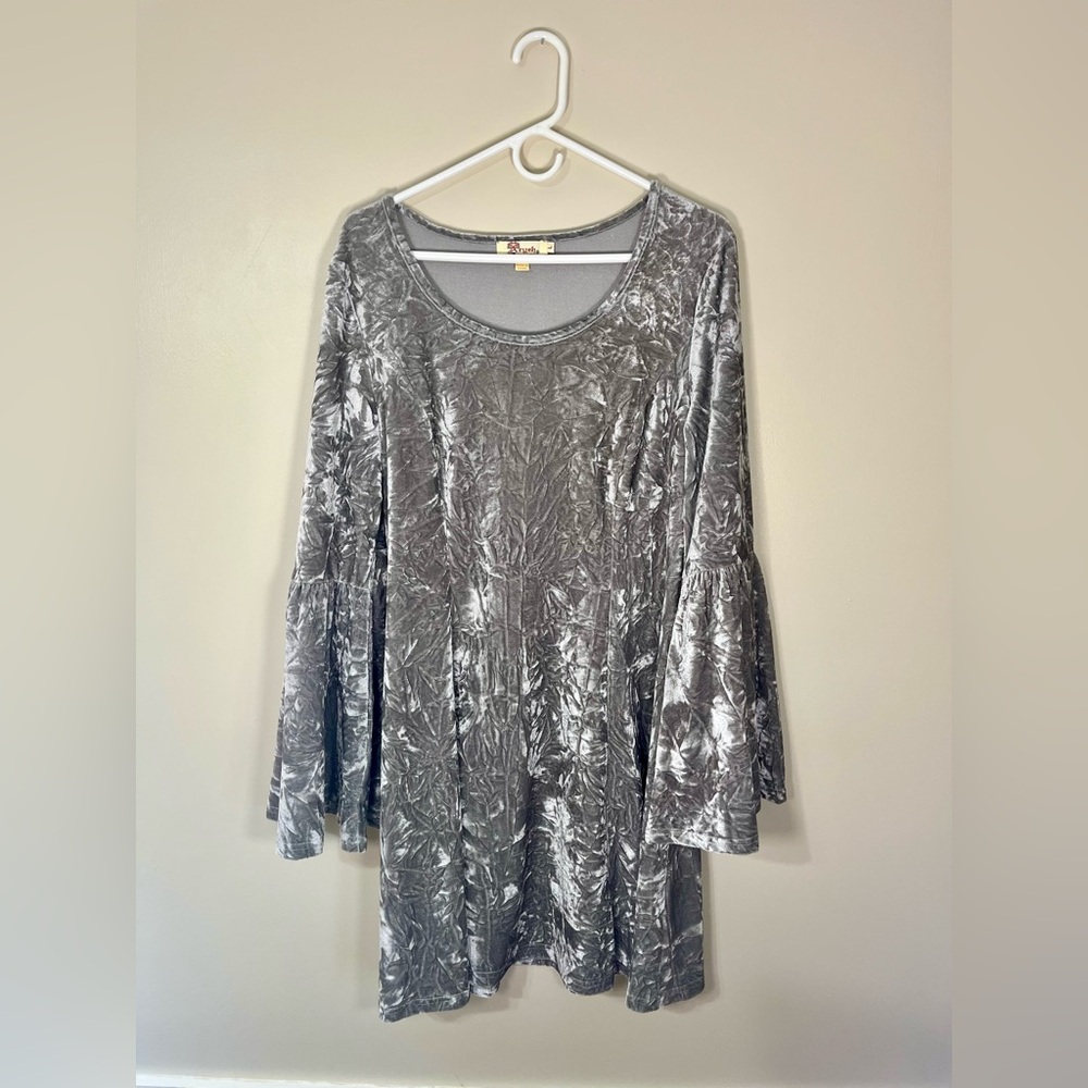 Aryeh Metallic Gray Velvet Bell Sleeve Dress Women’s Size L